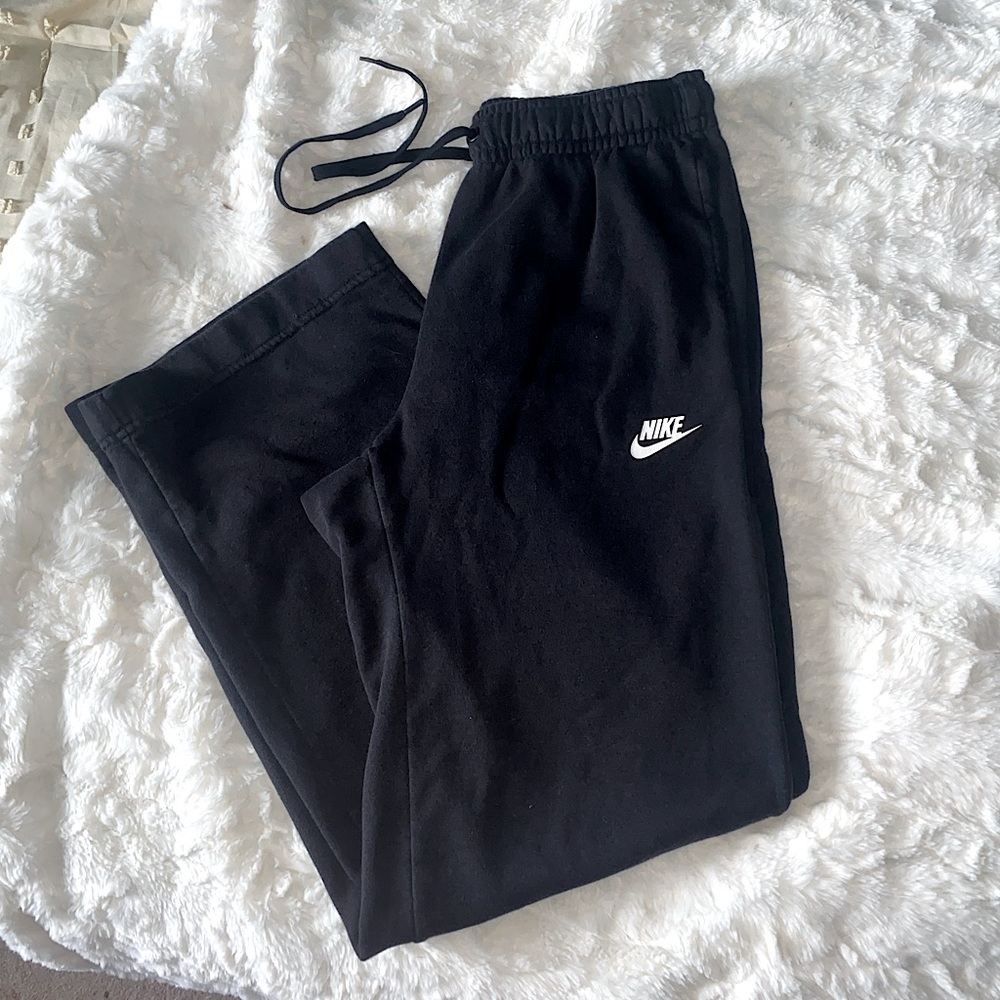 Women’s Nike Mid-Rise Wide-Leg Sweatpants